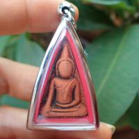 ราคา ลดทั้งร้าน พระนางพญาเข่าตรง เนื้อเป็นสีแดง กรุวัดนางพญาของจังหวัดพิษณุโลก (19232111151)