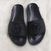 ราคา Versace้รองเท้าแตะแบรนด์อินเทรนด์สไตล์ยุโรปและอเมริกันรองเท้าแตะลำลองส้นแบนสำหรับผู้หญิงลากหัวโลหะเพื่อความงามแบบลื่นในการค้าต่างประเทศรองเท้าบุรุษกวางโจว (18167100393)