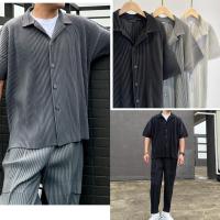 ราคา Miyake เสื้อพลีทไซส์ใหญ่พิเศษเสื้อคาร์ดิแกนแขนสั้นเสื้อทรงหลวมสไตล์ญี่ปุ่นสำหรับผู้ชาย (20495871095)