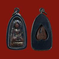 ราคา พระรอด มีความศักดิ์สิทธิ์ หรือความขลังในด้านแคล้วคลาด ปราศจากภัยอันตราย และความวิบัติต่างๆ มีเสน่ห์เมตตามหานิยม ได้ลาภผล และคงกระพันชาตรี ประวัติ พระรอด กรุวัดมหาวัน จ ลำพูน (16187397680)