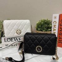 ราคา LYN ของแท้ หลุดQC Outlet กระเป๋าสะพาย lyn ทรงกล่อง คลอใหม่ ด้านข้างตกแต่งด้วยchain (19095117925)