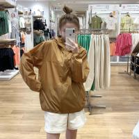 ราคา Uniqlo เสื้อโค้ทมีฮู้ดสำหรับผู้ชาย453773 Uv แบบพกพาเสื้อผ้ากันน้ำห้องลองเสื้อสำหรับบ้านฤดูร้อน (18710988531)