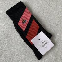 ราคา Vivienne Westwood ของแท้ถุงเท้าแบบใหม่สำหรับสตรีนิยมเข้าอินเทอร์เน็ตสำหรับคุณแม่ราชินีญี่ปุ่นมาใหม่ถุงเท้ากีฬาพื้นล่างหนาฝ้ายผสมเทอร์รี่ถุงเท้าอินเทรนด์เกาะกลางสำหรับผู้หญิงสไตล์ใหม่2023 (20599121330)