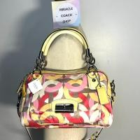 ราคา กระเป๋า COACH แท้ ผ้าลาย Signature Chain Link มีสายยาว มีตำหนิที่สาย ลดราคาขาดทุน Clearance COACH 22744 KRISTIN CHAIN LINK PRINT DOUBLE ZIP SATCHEL Red Clearance (20948712422)