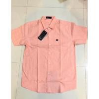 ราคา Fredperryเสื้อเชิ้ตแขนสั้นสีโอรสผ้าOxfordมีกระเป๋าอกและกระดุมปก (20821585495)