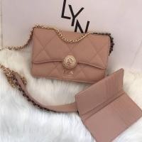 ราคา กระเป๋าสะพายข้าง LYN เเบบเซ็ตคู่มีกระเป๋าใบเล็ก กระเป๋าประดับโซ่ ทรงสวย 4 สี หนังนิ่ม มีป้ายราคา และ ถุงผ้า สินค้าในไทย พร้อมส่ง (19308543734)