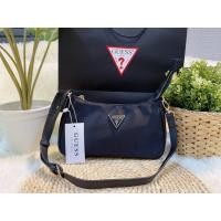 ราคา GUESS รุ่น paris shoulder กระเป๋า ทรงพอช กระเป๋าสะพายข้าง (5233874355)