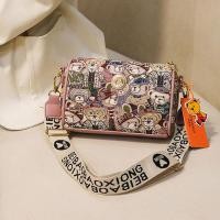 ราคา C K กระเป๋ากระเป๋าสะพายบ่ากระบอกพิมพ์ลายหมีน่ารักแฟชั่นสะพายข้างของผู้หญิง (20719392152)