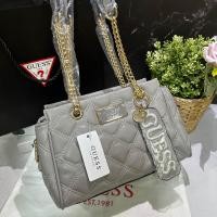 ราคา มี 4 สี กระเป๋าสะพายไหล่ guess ทรงหมอน หนังนุ่มมาก (20500148085)