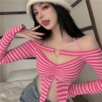 ราคา พร้อมส่ง กทม เสื้อเปิดไหล่แฟนชั้น สุดเซ็กซี่ เสื้อเปิดไหล่ไหมพรม แฟชั่นทันสมัย สไตล์เกาหลี ลายทางดีเทลคาดหน้าหัวใจ (20807421111)