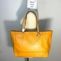 ราคา กระเป๋าถือ COACH แท้ หนังแท้ มีตำหนิ หนังมีรอยแตกร้าวทั้งใบ ลดราคาขาดทุน COACH 23576 SAFFIANO MEDIUM CITY TOTE MARIGOLD Clearance (21176182348)