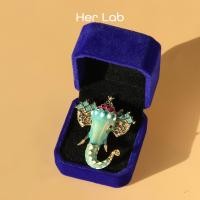 ราคา Her Lab Jewelry เข็มกลัดคอสตูมหินประดับรูปช้างสีเทอร์ควอยซ์ (17549434477)