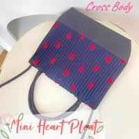ราคา PT กระเป๋าพลีท Mini heart Navy (13083453604)