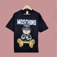 ราคา พร้อมส่ง เสื้อยืด Oversize ลาย MOSCHINO อก 44 ยาว 27 ใส่ได้ทั้งผู้หญิงและผู้ชาย (16123461359)