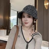 ราคา liaolang หมวกตัวอักษร rhinestone ของผู้หญิง หมวกทรงเป็ด หมวกปั่นจักรยานประดับเลื่อม (21008846471)