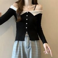ราคา H H พร้อมส่ง เสื้อไหมพรมแขนยาว เปิดไหล่ แหวกปลายนิดๆ M5723 C (20654690407)