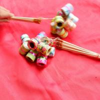 ราคา จักจั่น หรือ อ๊อดๆ มีหลายตัวเลือก เป็นของเล่น ภูมิปัญญาชาวบ้าน เสียงดัง คล้ายเสียงจั๊กจั่น สร้างความสนุกสนานให้กับเด็กเล็ก แ (9382879451)