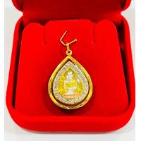 ราคา จี้หลวงปู่ทวด เลี่ยมทองแท้ 75 เลี่ยมกันน้ำ ด้านหลังเป็นหลวงพ่อโสธร พื้นหลังสีทองสะท้อนแสงออร่าสวยงามมากๆค่ะ ลดราคาสุดพิเศษเพียง 1090 มีใบรับประกันให้ค่ะ ใส่กับสร้อยคอหนัก 2 สลึงได้ค่ะ (7221908839)