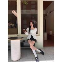 ราคา พร้อมส่งจากไทย เสื้อเชิ้ตคอเหลี่ยม u neck top black white (21141845837)