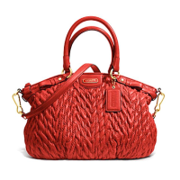 ราคา กระเป๋าถือ COACH แท้ รุ่นหรูจาก Shop ผ้า Nylon จับจีบ สายหนังแท้ มีสายยาว ทรงสวย เบา COACH 18637 MADISON QUILTED CHEVRON NYLON LINDSEY Vermillion (12092649827)
