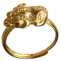 ราคา แหวน ปี่เซี่ยะ คาบเหรียญทอง ชุบทองแท้ไมค่อน24K งานเกรดพรีเมี้ยม สวยหรูมาก ฟรีไซด์ใส่ได้ทุกขนาดนิ้ว เรียกทรัพย์ เงินทองให้ไหลมาเทมา (2411588629)