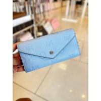 ราคา Jet Set Travel Large Logo Embossed Leather Envelope Wallet (20563460241)