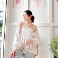 ราคา เสื้อปาดไหล่แขนยาว มีสายคล้องคอ ลุคสาวคาเฟ่ลูกคุณ เซ็กซี่ที่ไม่มีสายหนัง (17033652905)