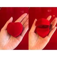 ราคา ตลับใส่แหวน กำมะหยี่สีแดง (12600904813)