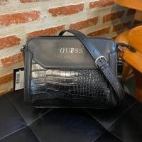 ราคา กระเป๋าสะพาย Guess Croc Effect Crossbody bag กระเป๋าสะพายจาก GUESS (11930864353)