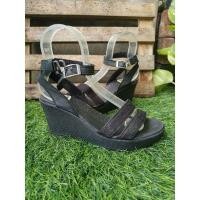 ราคา Crocs ส้นเตารีด แท้ ความสูง 2 5 นิ้ว พร้อมส่ง ส้นสูงรัดส้น มือ 2 (15676909813)