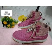 ราคา รองเท้าหุ้มข้อมือสอง Size 38ยาว24 รองเท้ามือสองสภาพดี (18444473666)