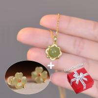 ราคา หยกสีทอง18K ของซาอุดิอาระเบียจี้ดอกทานตะวันสร้อยนำโชคและหยกสีโคลเวอร์สี่ใบชุดเครื่องประดับหรูอ่อนสำหรับผู้หญิงต่างหูเม็ดกลม (19322507343)