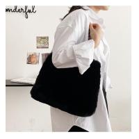 ราคา Miss LAVA MALL กระเป๋าผ้ากำมะหยี่สำหรับผู้หญิงกระเป๋าผ้ากำมะหยี่สไตล์ใหม่กระเป๋าสะพายข้างโซ่อเนกประสงค์แฟชั่นกระเป๋าผ้ากำมะหยี่ (20315500335)