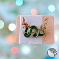 ราคา กลัดอก 2 นิ้ว เข็มกลัดพญานาคสีเขียว มรกต เข็มกลัดเสื้อ (19665888107)