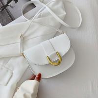 ราคา กระเป๋าสะพายข้าง แต่งอะไหล่สีทอง สวยหรู กระเป๋า ผู้หญิง กระเป๋าหนัง สายหนัง B029 97 119 (12912329753)