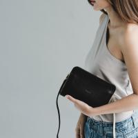 ราคา Oval Clutch crossbody bag กระเป๋าสะพายหนังแท้ Black gray (9709778865)