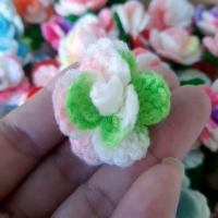 ราคา ดอกกุหลาบจิ๋วสีเหลือบแบบติดใบ ดอกกุหลาบไหมพรม ขนาด 3 5 ซม (18704149519)