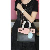 ราคา PIMMY ใบใหญ่งานสวยดูแพงมาก งาน 3ช่องใช้งาน ซิบหนังเรียบหรู ถือได้สะพายข้างได้ ด้านในใส่ได้เยอะมากจ้า (17967715176)