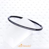 ราคา 555jewelry กำไลสแตนเลสสตีลแท้ แฟชั่นผู้หญิง ดีไซน์เรียบหรู ทรงรีแบบเต็มวง ผิวโค้งประดับด้วยเพชรสวิส CZ รุ่น MNC BG254 BG18 (2019136521)