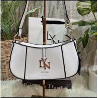 ราคา พร้อมส่ง กระเป๋าสะพาย Lyn ทรง hobo รุ่นใหม่ แท้ (15438072222)