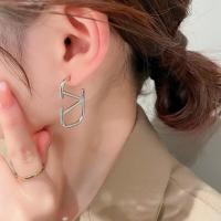 ราคา ต่างหูโลหะต่างหูโซ่ต่างหูเงินสามเหลี่ยมลายฉลุสุดเย็นแบบเรียบง่ายต่างหูเม็ดกลมอเนกประสงค์ขายส่ง (18594273285)