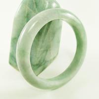 ราคา กำไลข้อมือหยกแท้ ทรงท้องปลิง สีเขียวขาวอมม่วง หยกพม่าแท้ เนื้อหยกสวยตามธรรมชาติ วงใน 62 มม หยกแท้ 100 (16589349205)