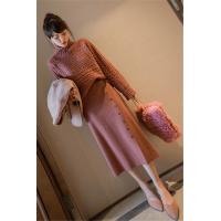 ราคา ชุดเดรสไหมพรมสีแดงดูแพงสวยงามชุดเดรสสไตล์ชาแนลสไตล์ตะวันตกสำหรับปีใหม่ชุดสองชิ้นใส่ช่วงฤดูใบไม้ร่วงและฤดูหนาวสำหรับผู้หญิง (20570679660)