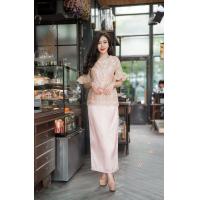 ราคา ชุดไทยประยุกต์ ชุดไปงาน ชุดแม่เจ้าบ่าวเจ้าสาว เซตเสื้อลูกไม้แขนกระดิ่งปักดิ้นทองหรูหรา กระโปรงทรงสอบผ่าหลังเนื้อเงางาม มี size M 5XL (10514127523)