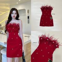 ราคา Miralyn Brand MRL074 ชุดเดรสเกาะอกสีแดงช่วงอกแต่งขนนก (21209278691)