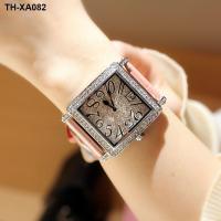 ราคา เทรนด์แฟชั่นสไตล์ตาข่ายสีแดงใหม่ของแท้นาฬิกาแฟชั่นผู้หญิงฝังเพชรนาฬิกาเข็มขัดหนังกันน้ำภาษาอังกฤษ (20116779316)