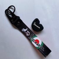 ราคา ร้านค้าไทย จัดส่งในไทย พวงกุญแจ Vespa R พู่ลายปัก พร้อมซิลิโคนปลอกกุญแจ Vespa R พวงกุญแจมอไซค์ พวงกุญแจมีห่วงคล้อง (19756992148)