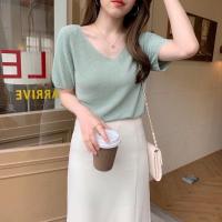 ราคา เสื้อ เสื้อแฟชั่นผญ เสื้อแขนยาว เสื้อผู้หญิง เสื้อยืด ผญสวย ๆ เสื้อแฟชั่นผญ2023 เสื้อยืดผู้หญิง Ey official 1807 พร้อมส่งเสื้อแขนสั้น คอV ผ้าไหมพรมแบบวิ้งวิ้ง เก๋มากกก (20135268396)