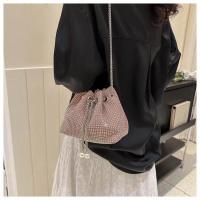 ราคา กระเป๋าสะพายทรงขนมจีบ ใบใหญ่จุใจ ใส่ของได้เยอะ สายโซ่เเฟชั่น รุ่นB1820 (20629787252)