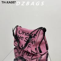 ราคา nylon fabric commuter bag shoulder new personality graffiti letters large capacity BaoChao oblique satchel tottenham (19285739088)